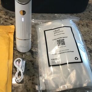 Chef Preserve Vacumn sealer & bags new out of box $50